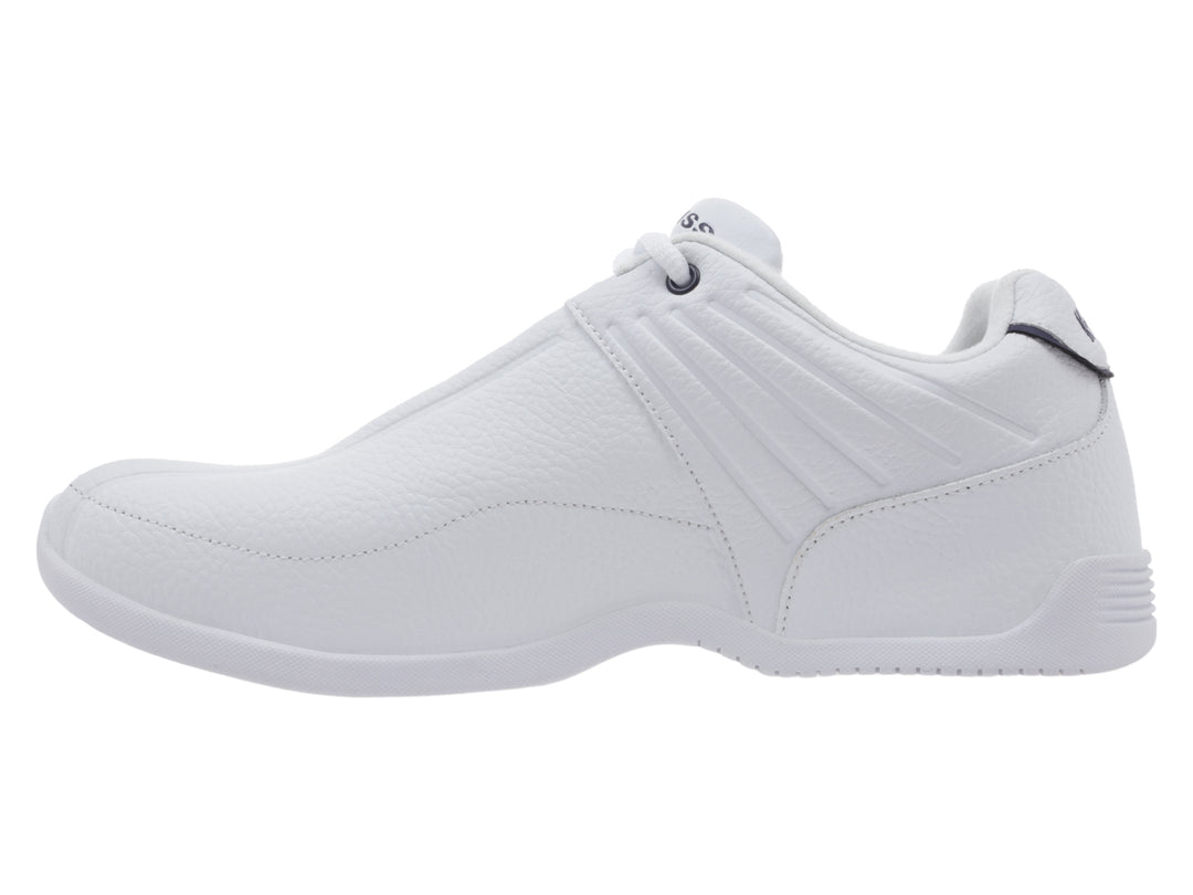 Tenis deportivos K-Swiss color blanco con detalles en azul y suela blanca.