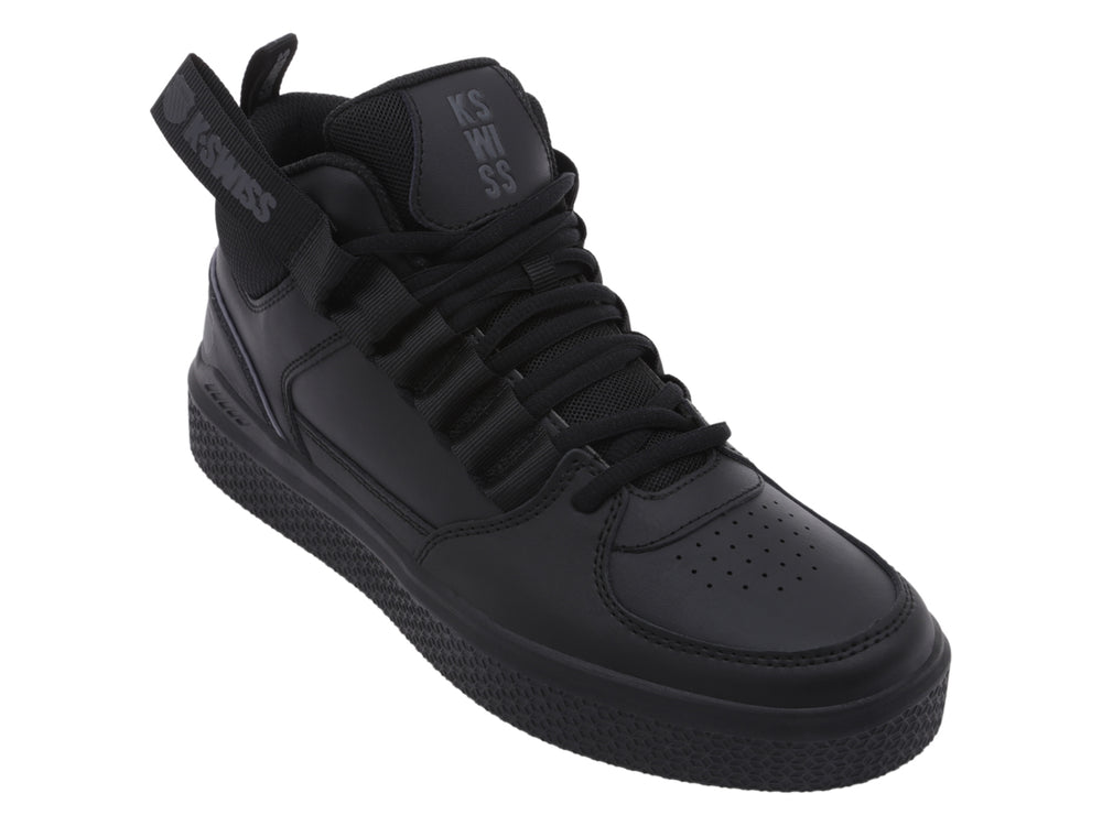 Tenis K-Swiss color negro, estilo mid-top con correa ajustable en el tobillo y suela texturizada.