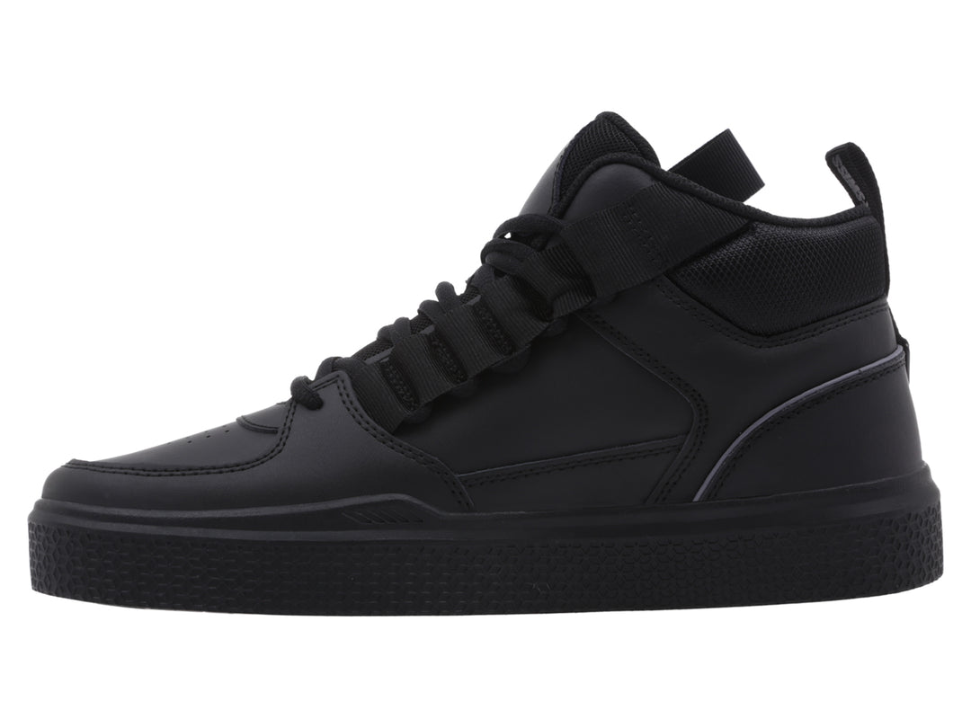 Tenis K-Swiss color negro, estilo mid-top con correa ajustable en el tobillo y suela texturizada.
