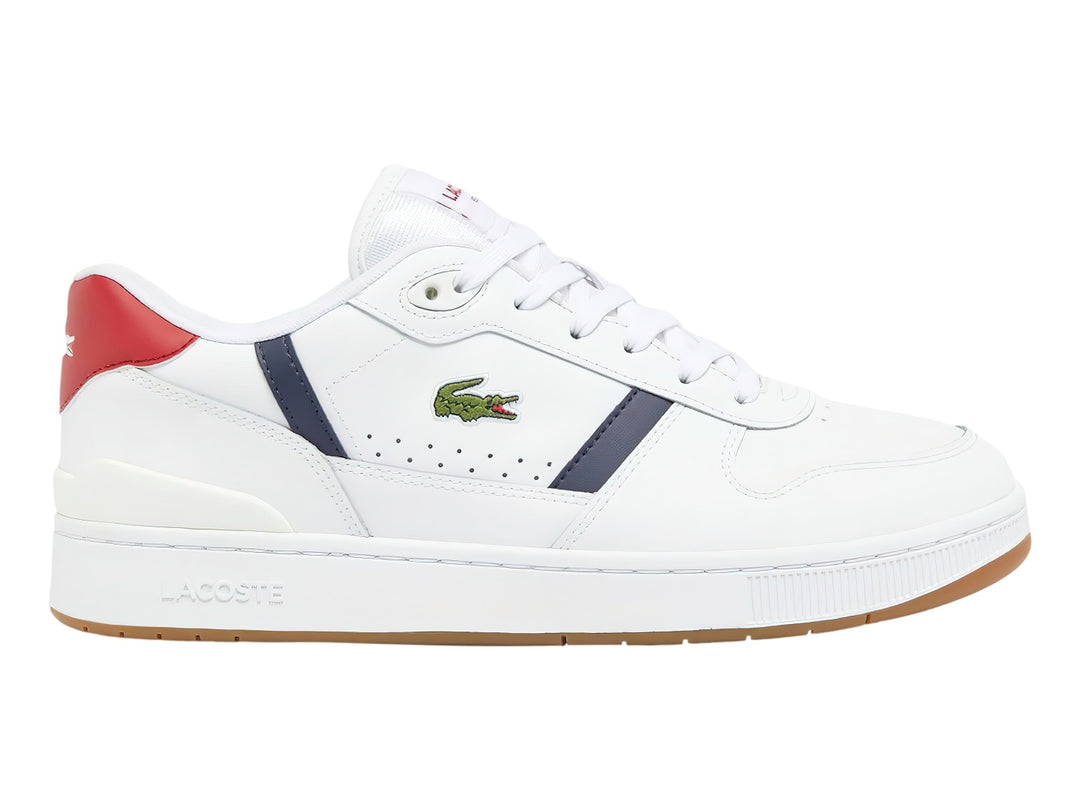 Tenis Lacoste blancos con detalles en azul marino y rojo y suela color miel.