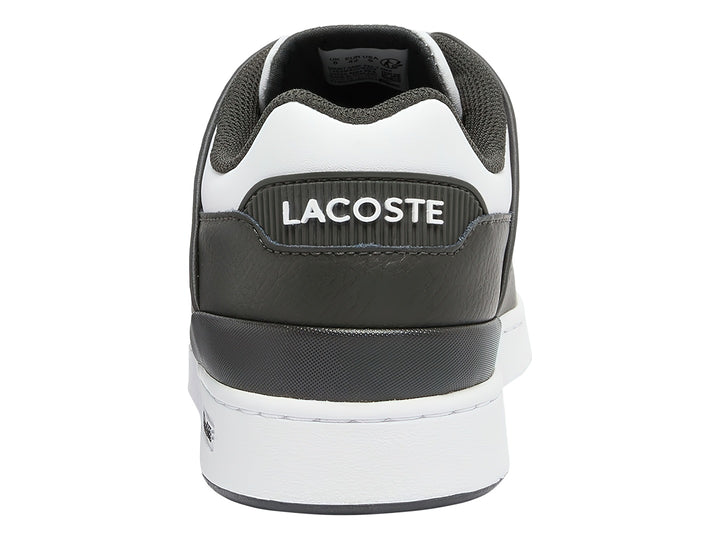 Tenis Lacoste color verde oscuro y blanco con suela blanca y logotipo del cocodrilo en el lateral.