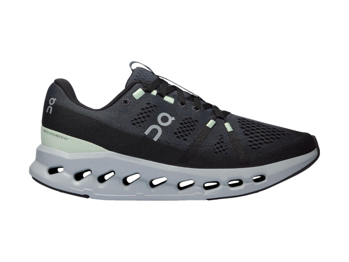 Tenis deportivos On Cloud color gris oscuro con suela gris claro y detalles en verde menta.