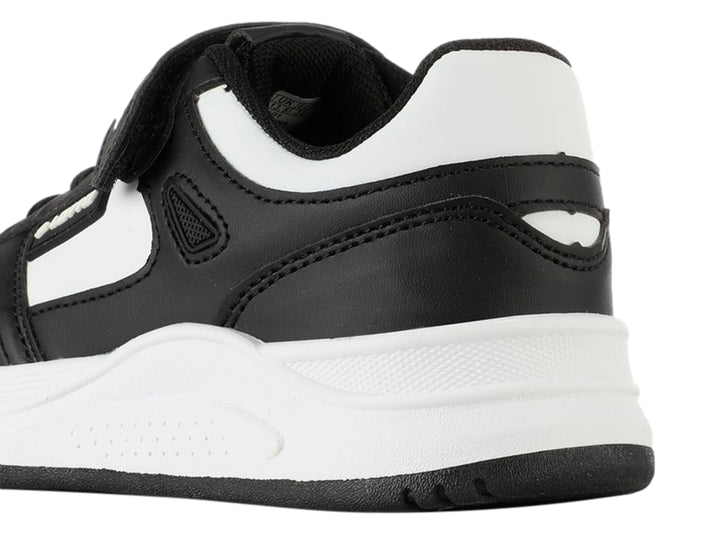 Tenis deportivos LOTTO en colores blanco y negro con cierre de velcro y agujetas.