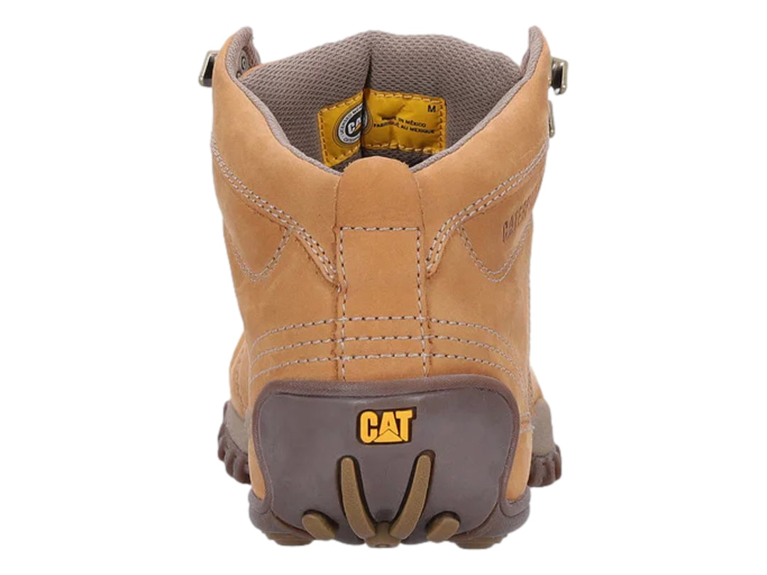 Bota Caterpillar de color miel en cuero nubuck con suela marrón y agujetas coordinadas.