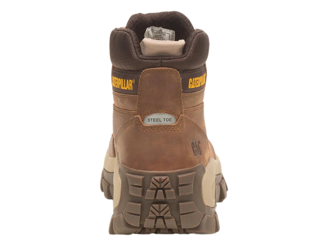 Bota de cuero color marrón marca Caterpillar con suela gruesa y resistente.