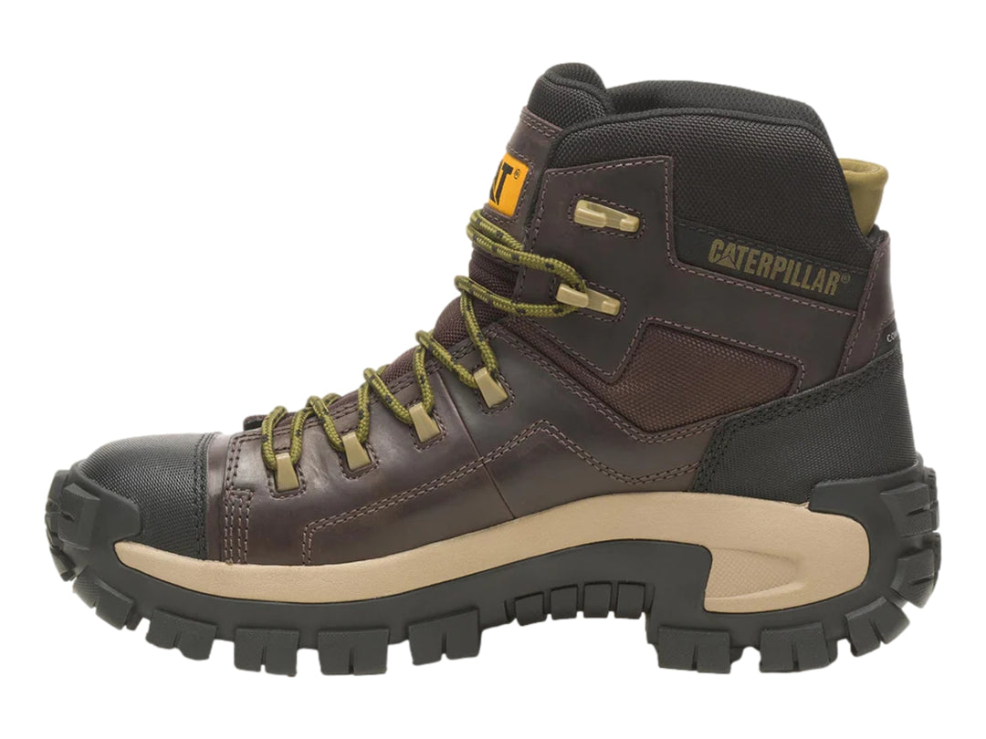 Bota de senderismo Caterpillar color marrón café con suela robusta en beige y negro.