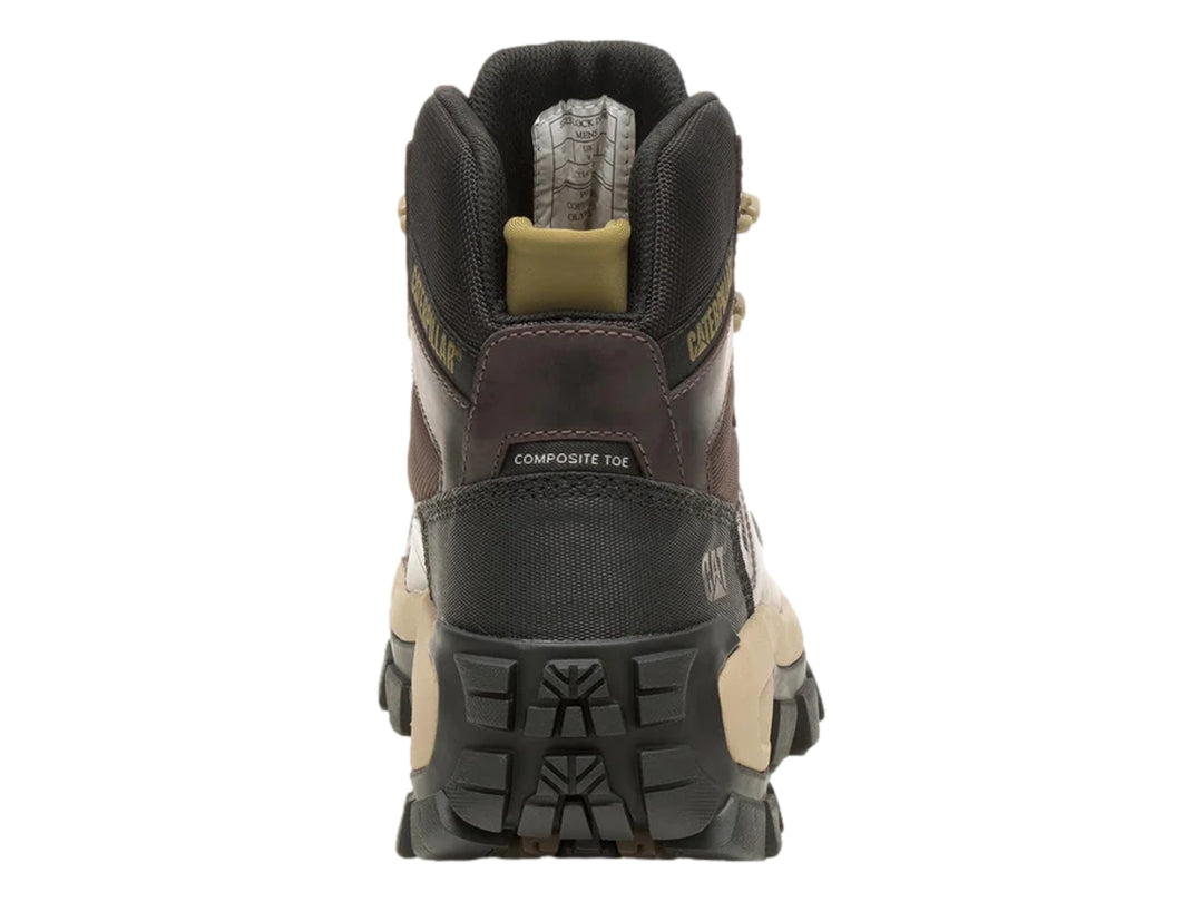 Bota de senderismo Caterpillar color marrón café con suela robusta en beige y negro.