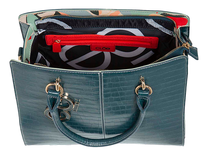 Bolso de mano color verde oscuro con textura de piel de cocodrilo y detalles metálicos dorados.