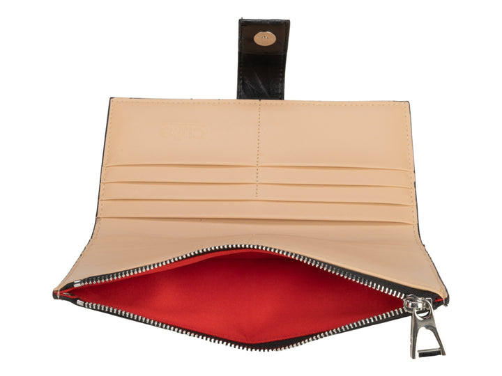 Cartera negra Cloe con textura arrugada y cierre superior.