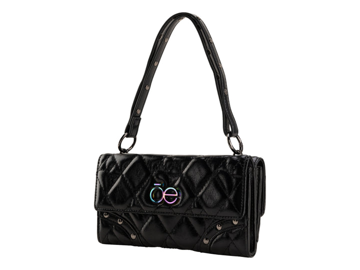 Bolso negro brillante de la marca Cloe con diseño acolchado y correa para el hombro.