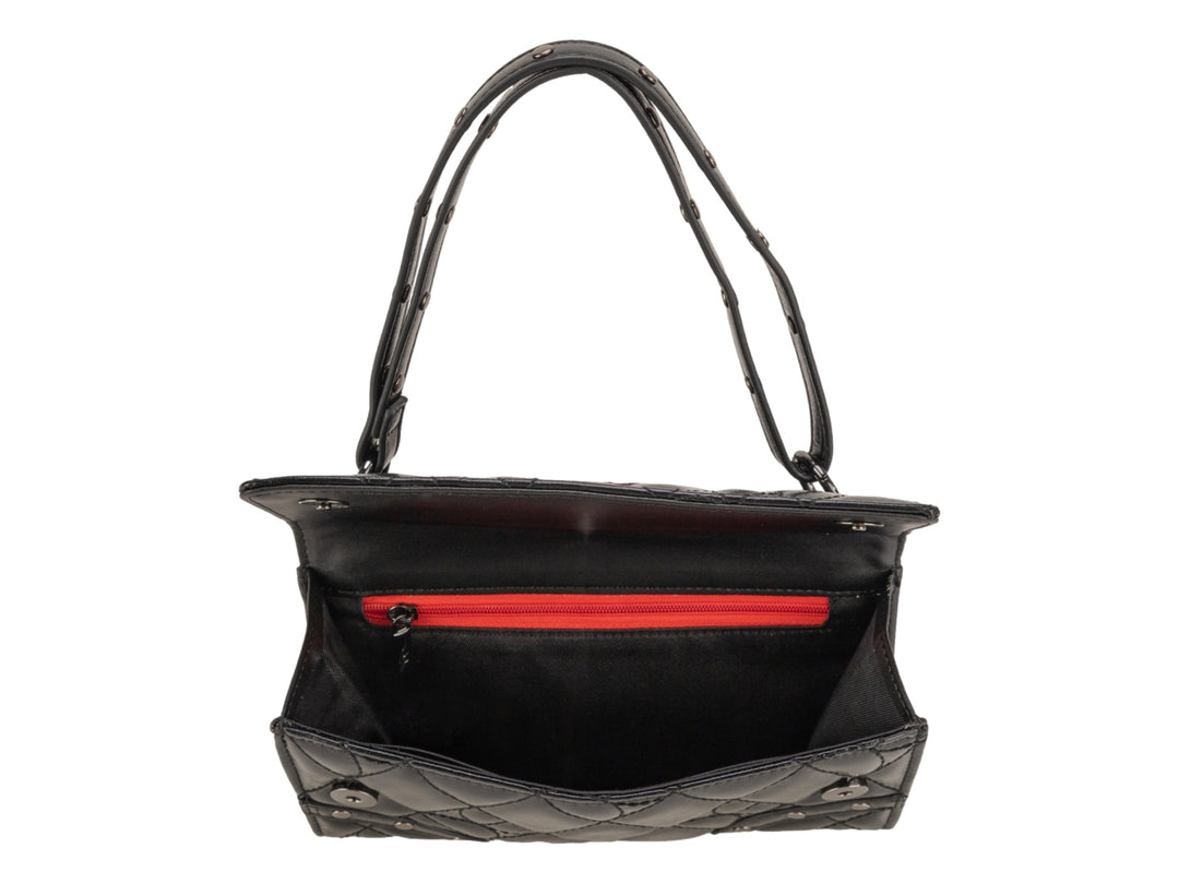 Bolso negro brillante de la marca Cloe con diseño acolchado y correa para el hombro.