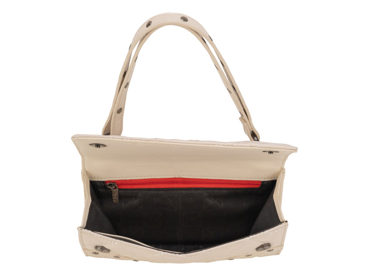 Bolso Cloe color beige con diseño acolchado, forma rectangular y asas largas.