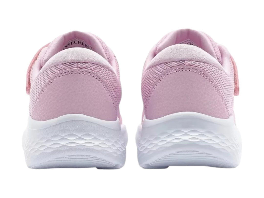 Tenis deportivos Skechers color rosa con suela blanca para niña.
