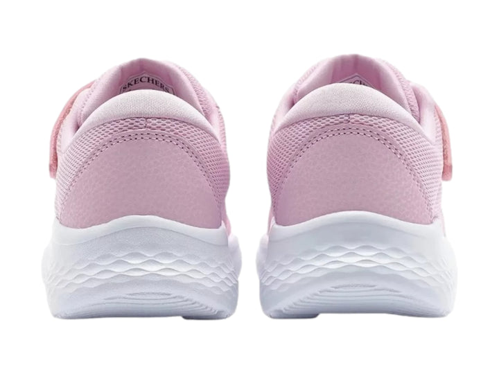 Tenis deportivos Skechers color rosa con suela blanca para niña.