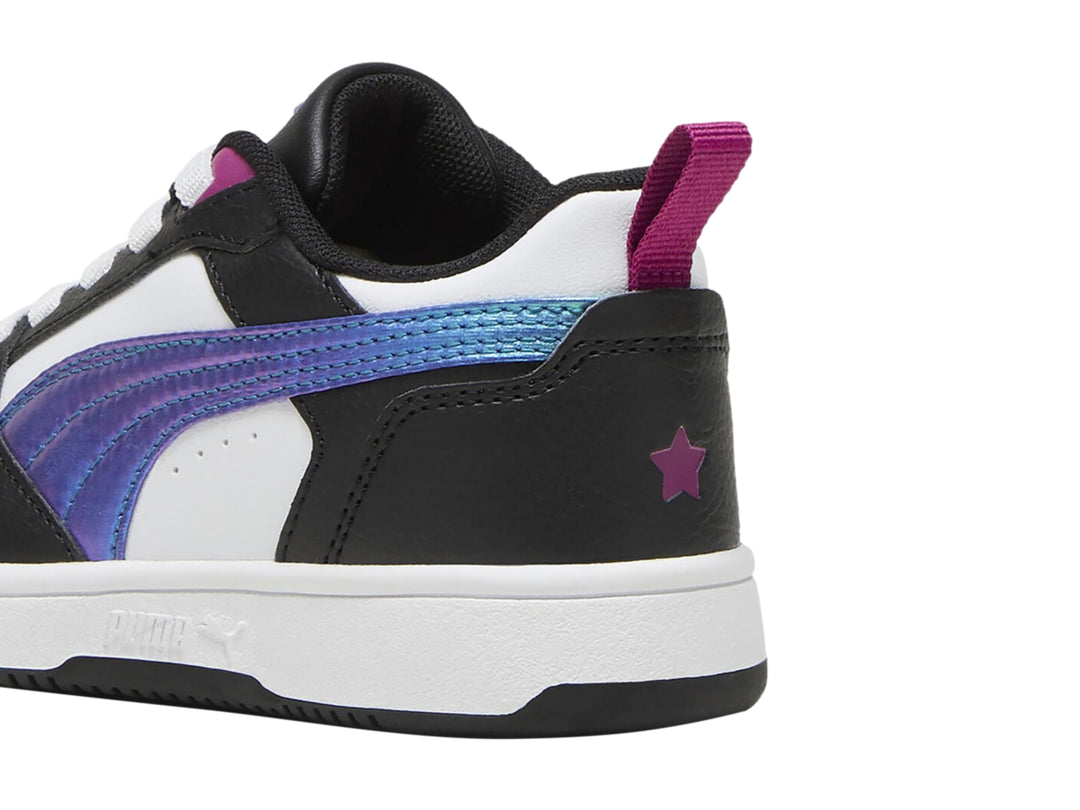 Tenis PUMA Rebound V6 Lo Bouncy Sky en colores negro, blanco y detalles en azul y magenta para niños.