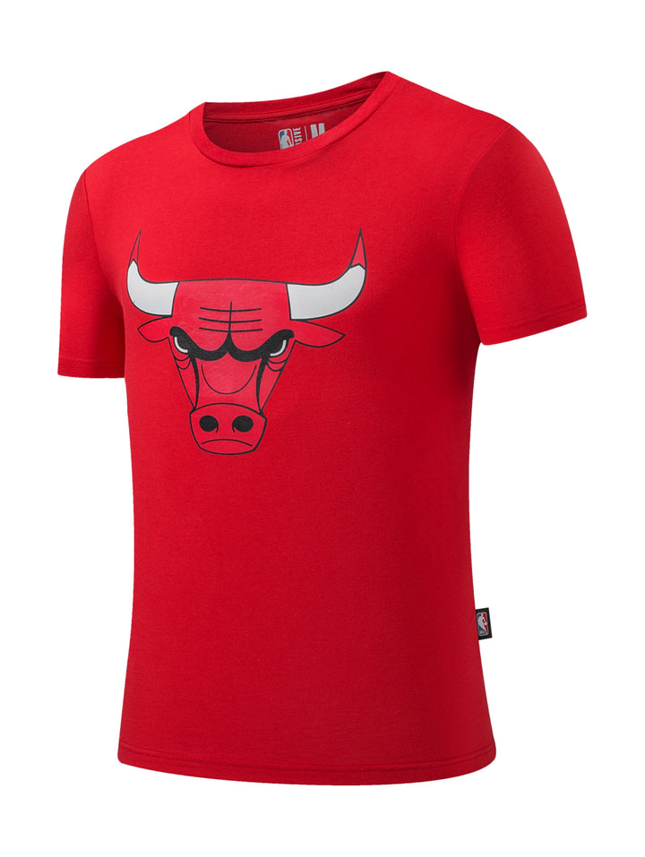 Playera roja de manga corta con el logotipo frontal del equipo Chicago Bulls de la NBA.