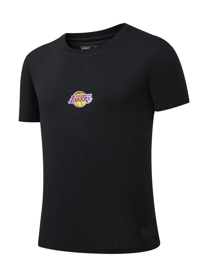 Camiseta deportiva negra de manga corta con el logotipo de los Los Angeles Lakers en el pecho.
