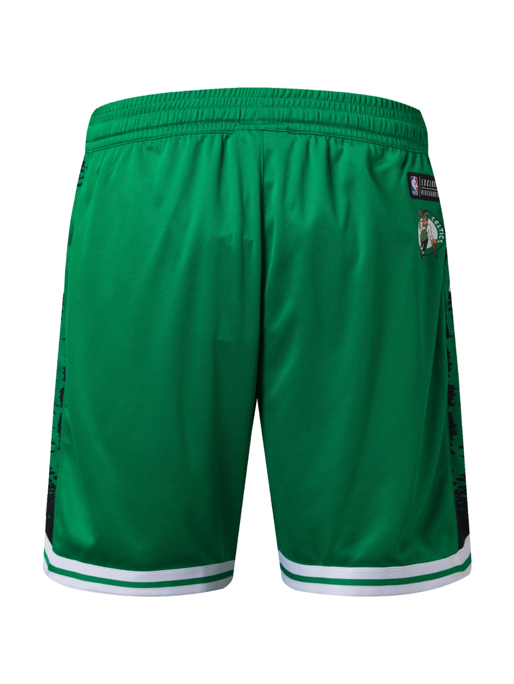 Shorts deportivos verdes de la NBA con logo de Boston Celtics y franjas blancas en el borde inferior.