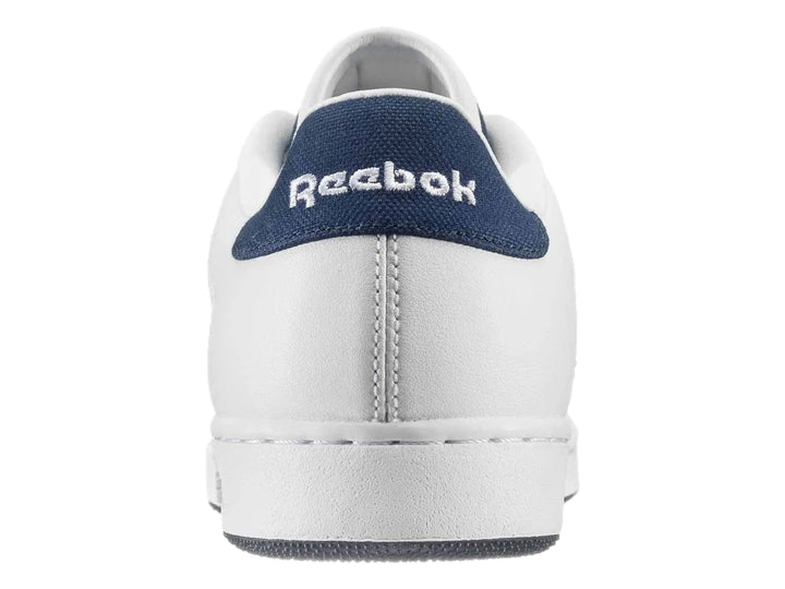 Tenis deportivos Reebok color blanco con detalles en azul en el talón, lengüeta y suela.