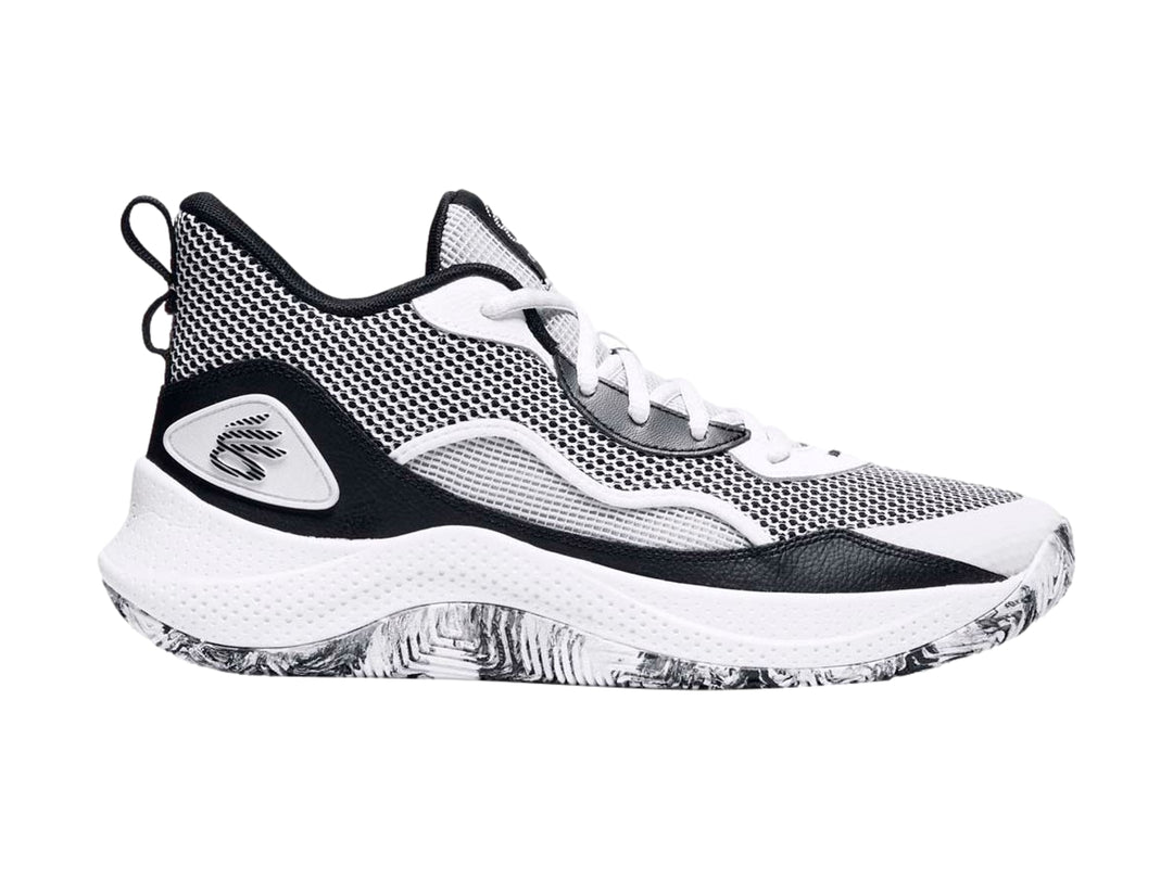 Tenis de baloncesto Under Armour Curry 3Z en color blanco y negro con detalles en malla.
