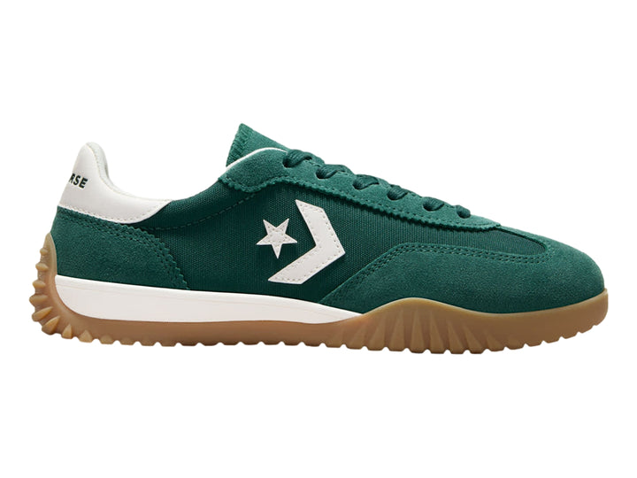 Tenis Converse Run Star Trainer color verde con suela marrón y detalles blancos.