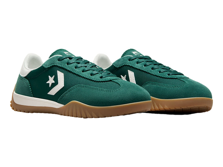 Tenis Converse Run Star Trainer color verde con suela marrón y detalles blancos.