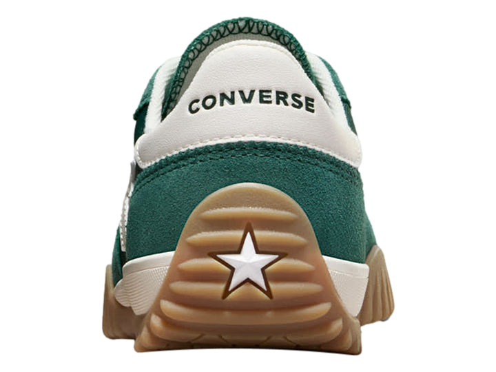 Tenis Converse Run Star Trainer color verde con suela marrón y detalles blancos.