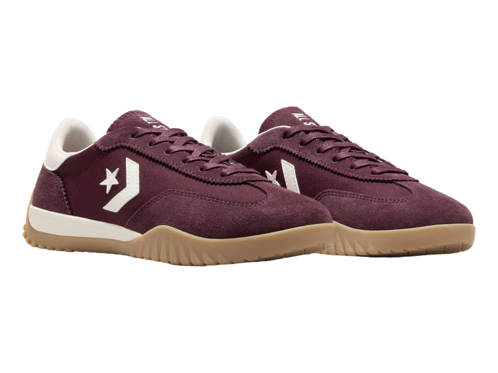 Tenis Converse Run Star Trainer en color bloodstone con suela egret y logotipo blanco lateral.