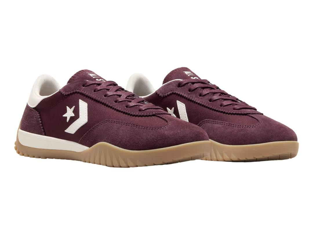 Tenis Converse Run Star Trainer en color bloodstone con suela egret y logotipo blanco lateral.