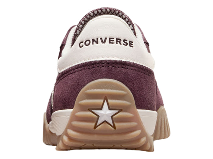 Tenis Converse Run Star Trainer en color bloodstone con suela egret y logotipo blanco lateral.