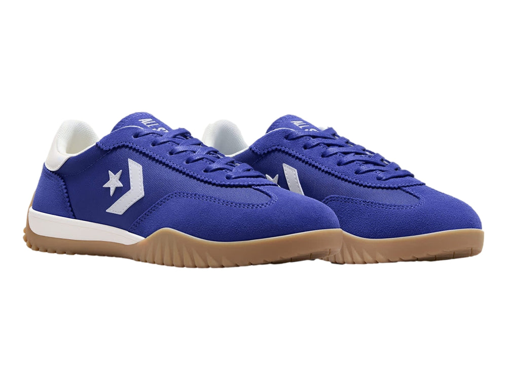 Tenis Converse Run Star Trainer en color azul noche con suela café y detalles en blanco.
