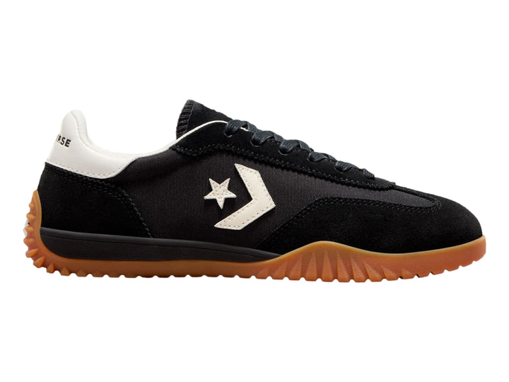 Tenis Converse Run Star Trainer en color negro con detalles blancos y suela color miel.