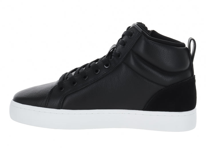 Tenis Calvin Klein de corte medio en color negro con suela blanca y cierre lateral.