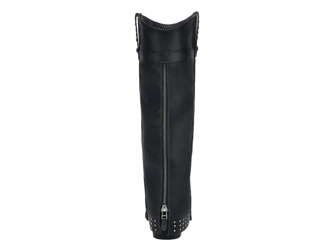 Bota alta de cuero de mantarraya color negro con detalles de tachuelas plateadas en la base y parte superior.