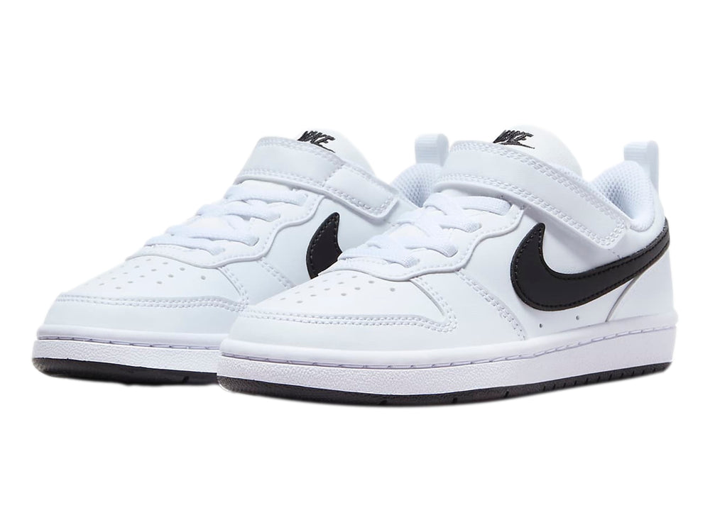 Tenis Nike Court Borough Low Recraft blancos con detalles en negro y cierre de velcro.