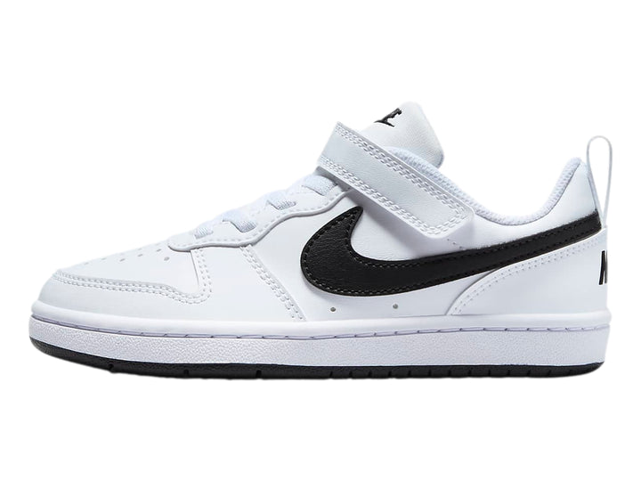 Tenis Nike Court Borough Low Recraft blancos con detalles en negro y cierre de velcro.