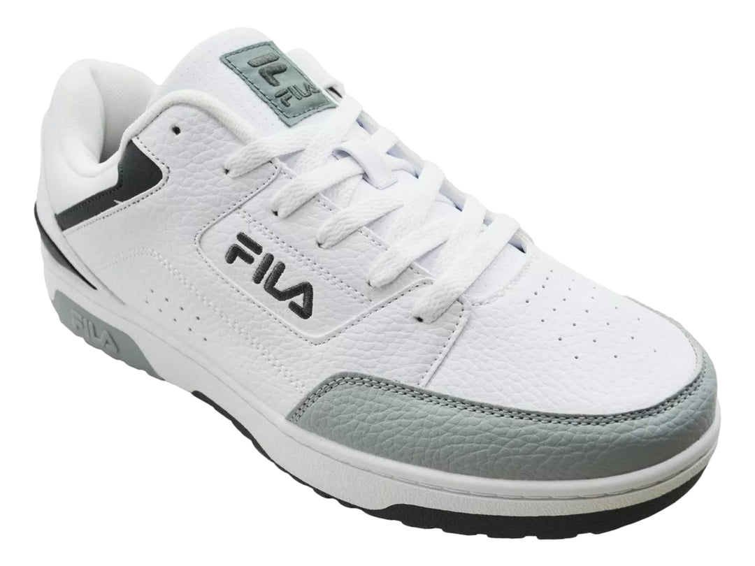 Tenis FILA blancos con detalles en gris y negro, diseño de corte bajo.