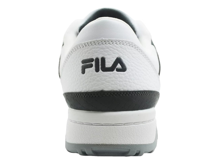 Tenis FILA blancos con detalles en gris y negro, diseño de corte bajo.