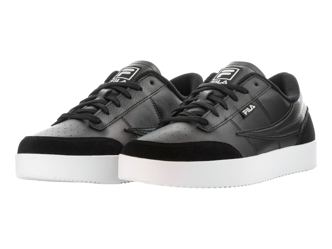 Tenis FILA Royalton en color negro con suela blanca y detalles en gamuza sintética.