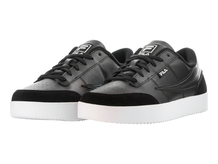 Tenis FILA Royalton en color negro con suela blanca y detalles en gamuza sintética.