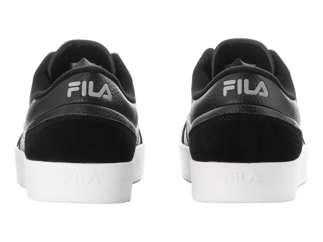 Tenis FILA Royalton en color negro con suela blanca y detalles en gamuza sintética.