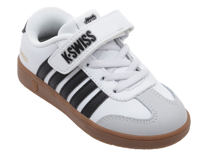 Tenis K-Swiss blancos con rayas negras y suela de goma color café.