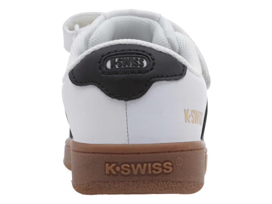 Tenis K-Swiss blancos con rayas negras y suela de goma color café.