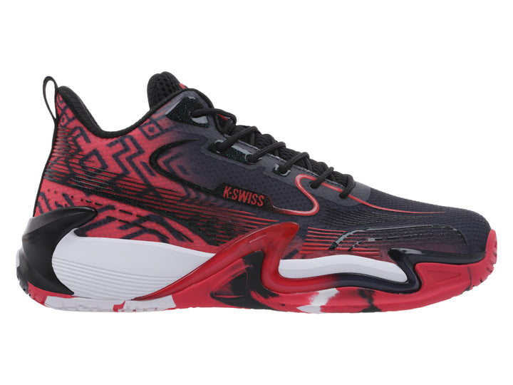 Tenis de baloncesto K-Swiss en color negro con patrones rojos y suela blanca.