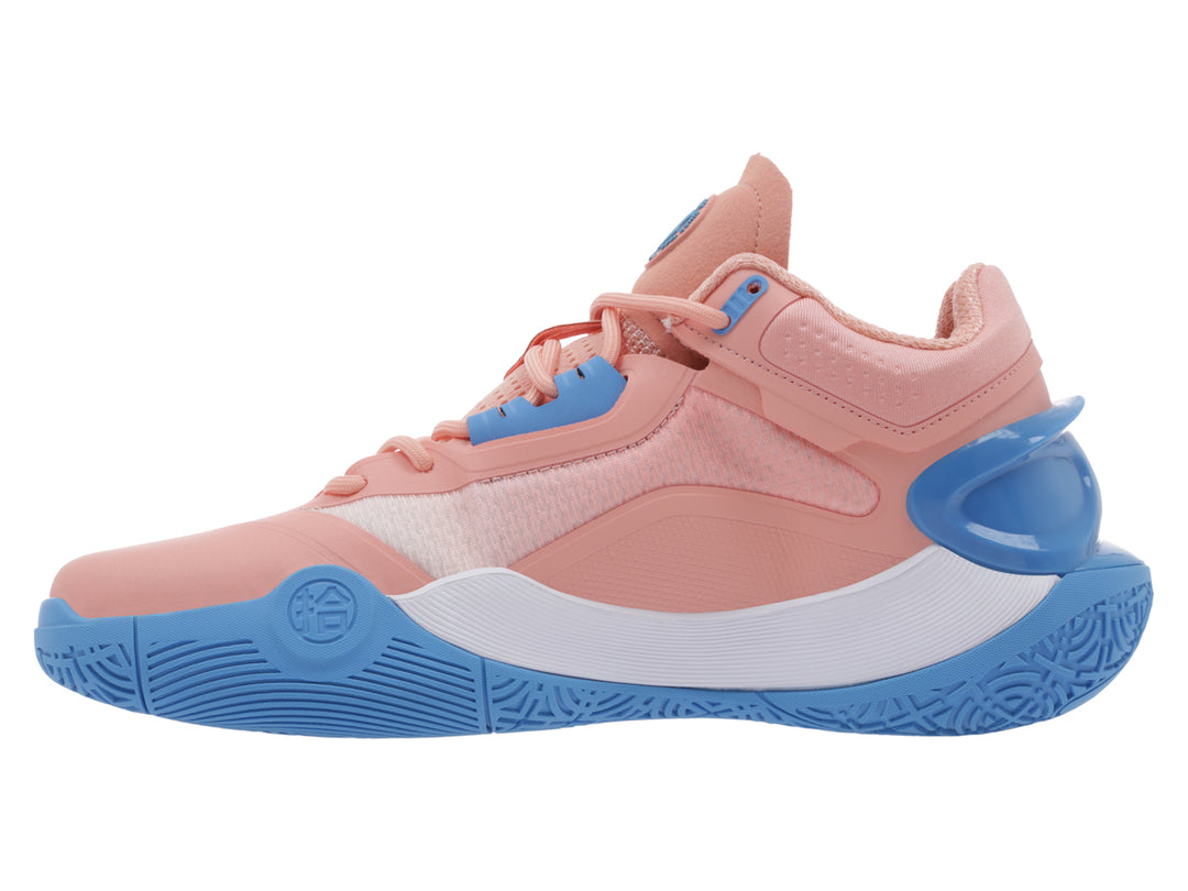 Tenis de baloncesto K-Swiss en colores coral y azul con detalles blancos y suela gruesa.