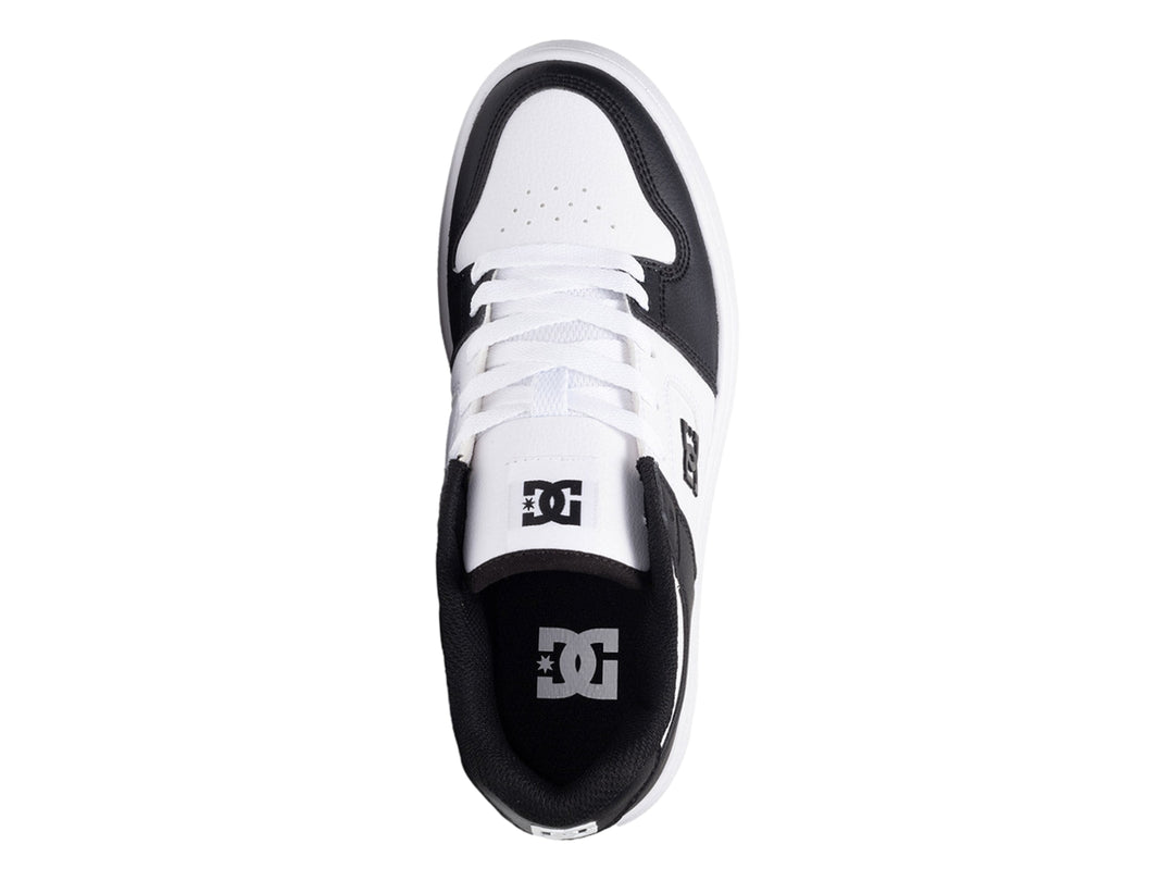 Tenis DC Shoes de plataforma en colores blanco y negro con suela gruesa blanca.