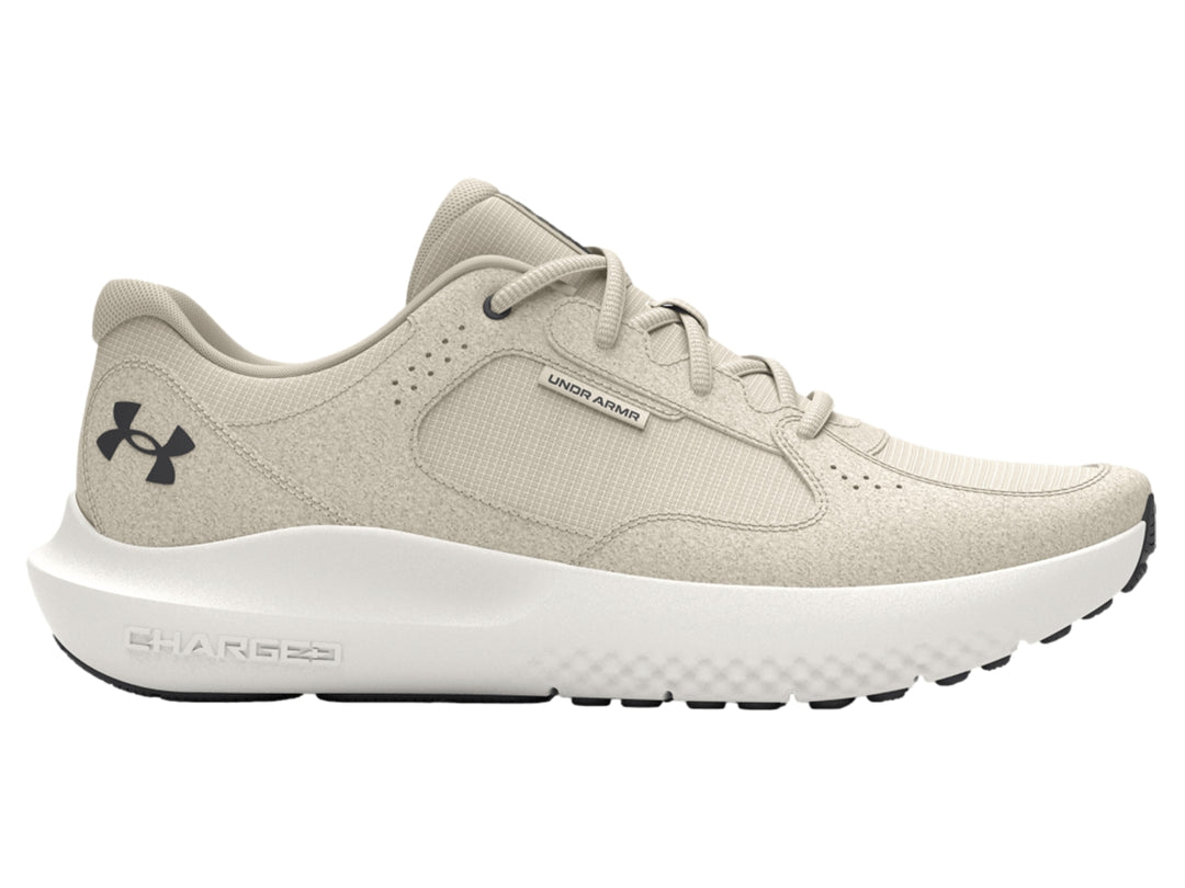 Tenis deportivos Under Armour color blanco con suela blanca y detalles negros en la base.