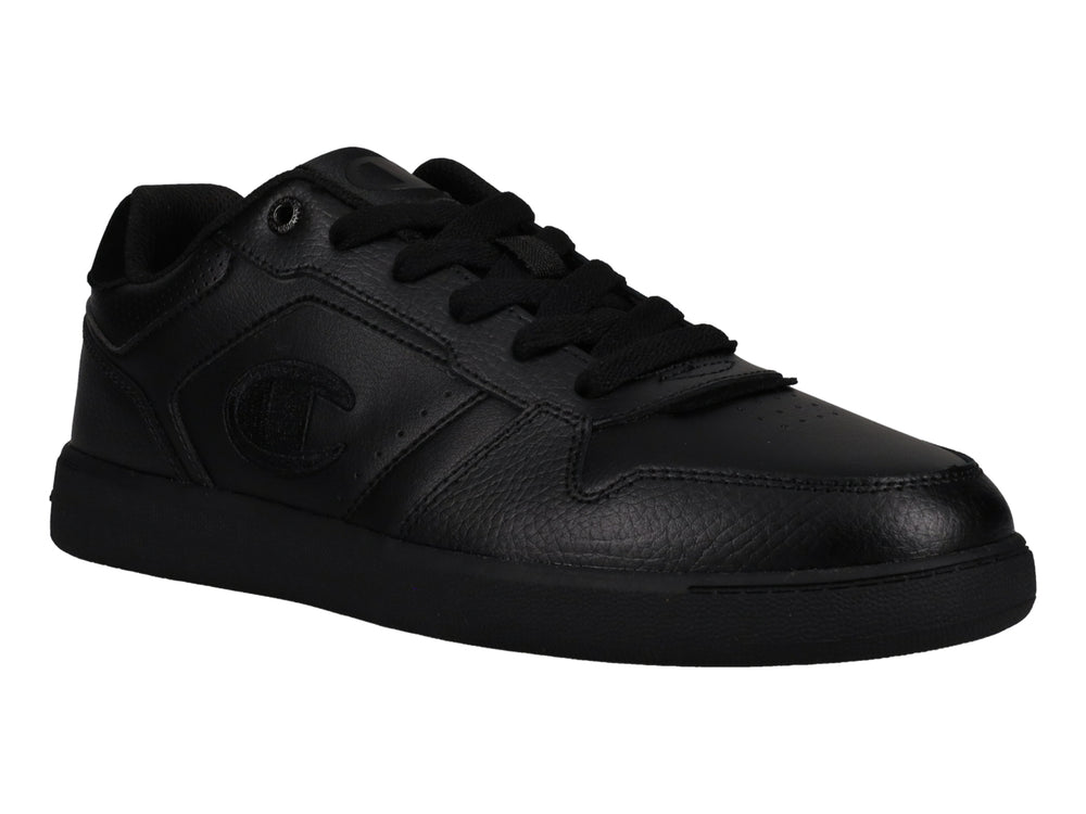 Tenis Champion modelo Lore Pro en color negro total con suela plana y detalles perforados laterales.