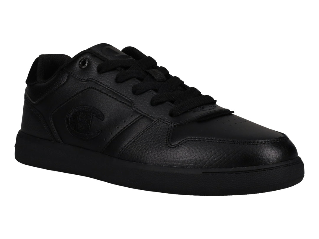 Tenis Champion modelo Lore Pro en color negro total con suela plana y detalles perforados laterales.