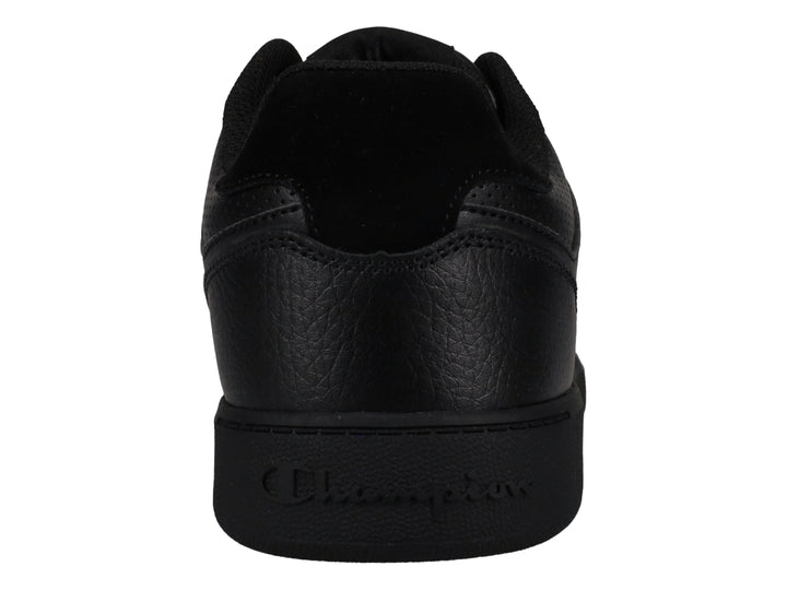 Tenis Champion modelo Lore Pro en color negro total con suela plana y detalles perforados laterales.